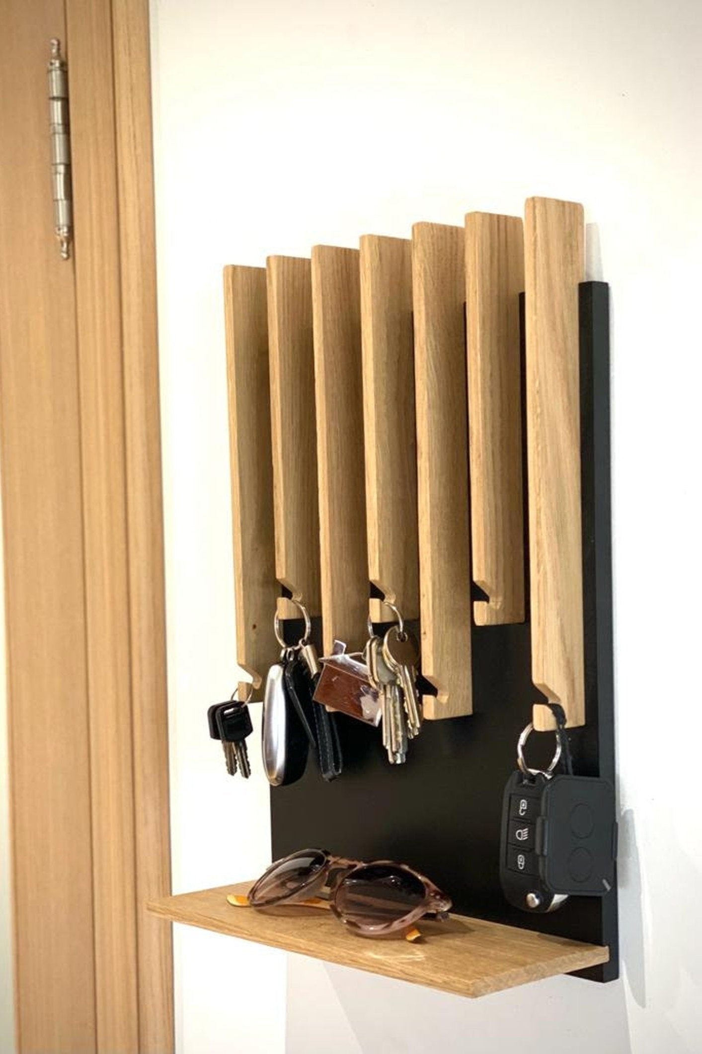 Modern Entryway Key holder with 1 shelf