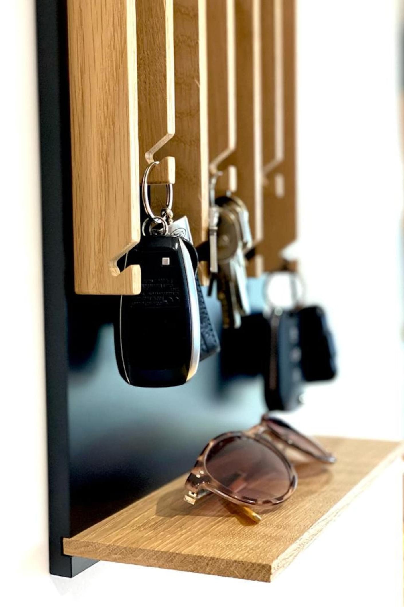 Modern Entryway Key holder with 1 shelf
