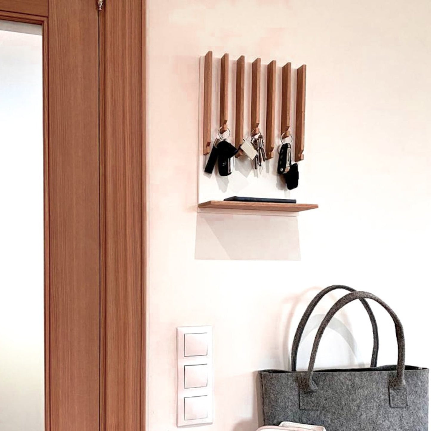 Modern Entryway Key holder with 1 shelf