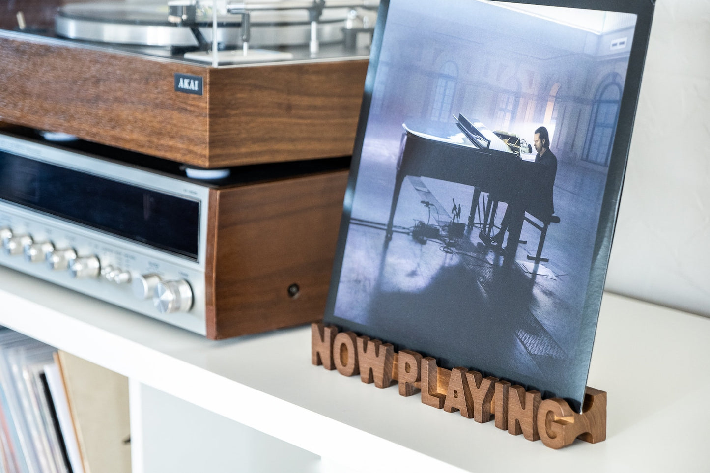 Vinyl record display "Now playing"