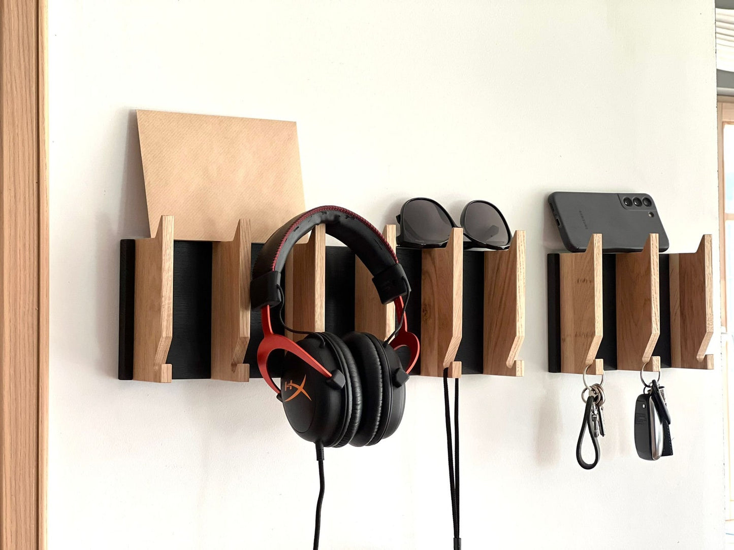 Entrance hall item rack