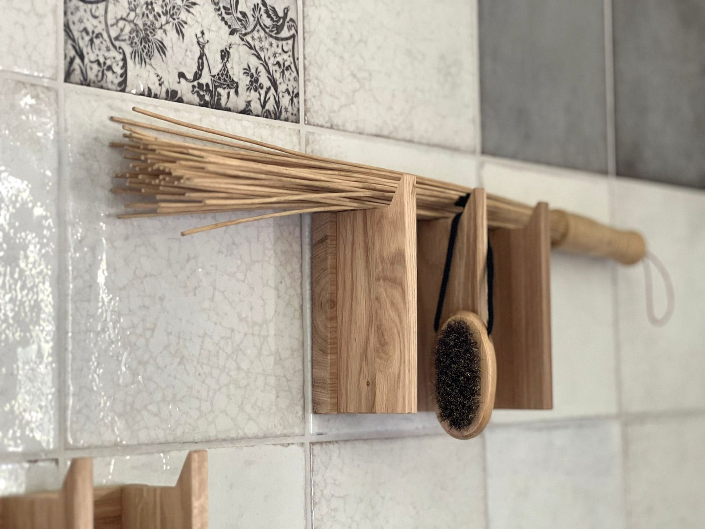 Entrance hall item rack