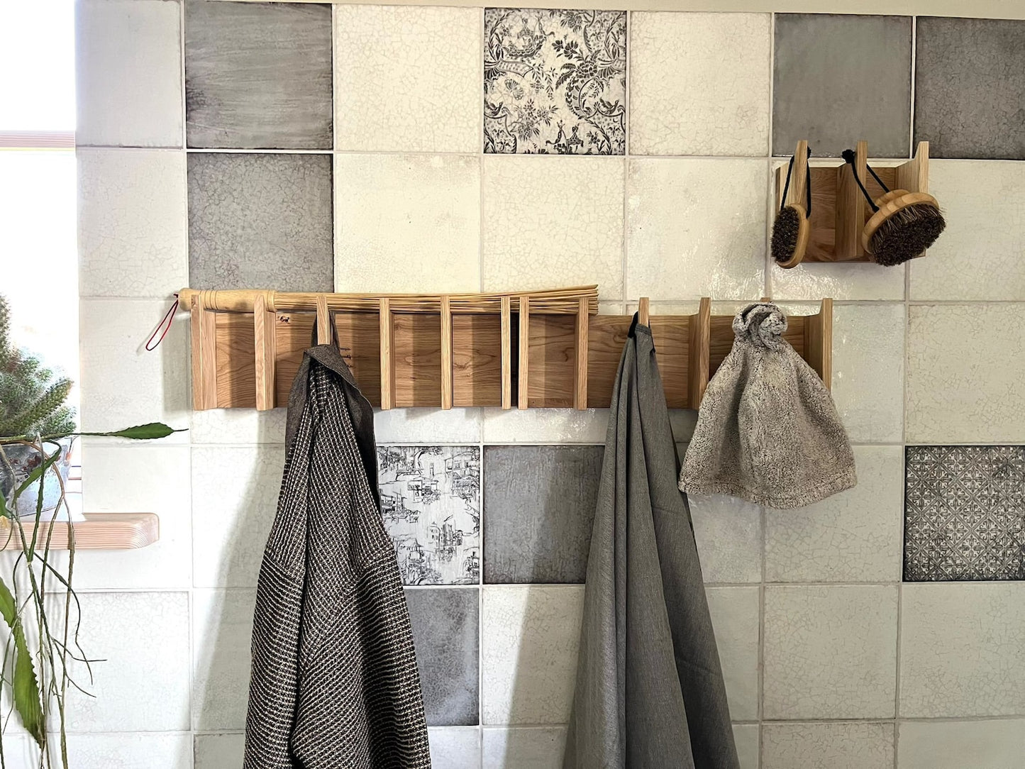 Entrance hall item rack