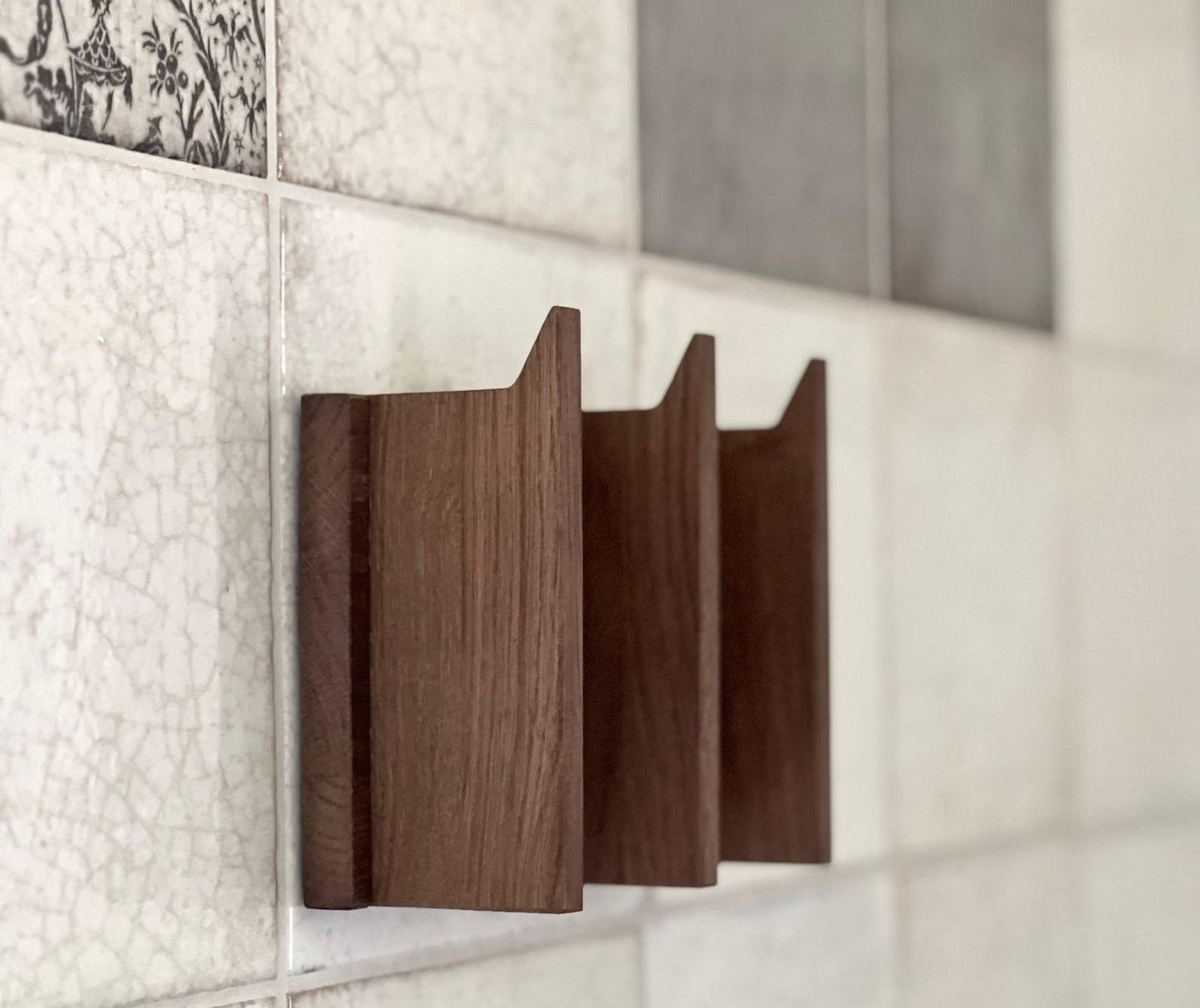 Entrance hall item rack