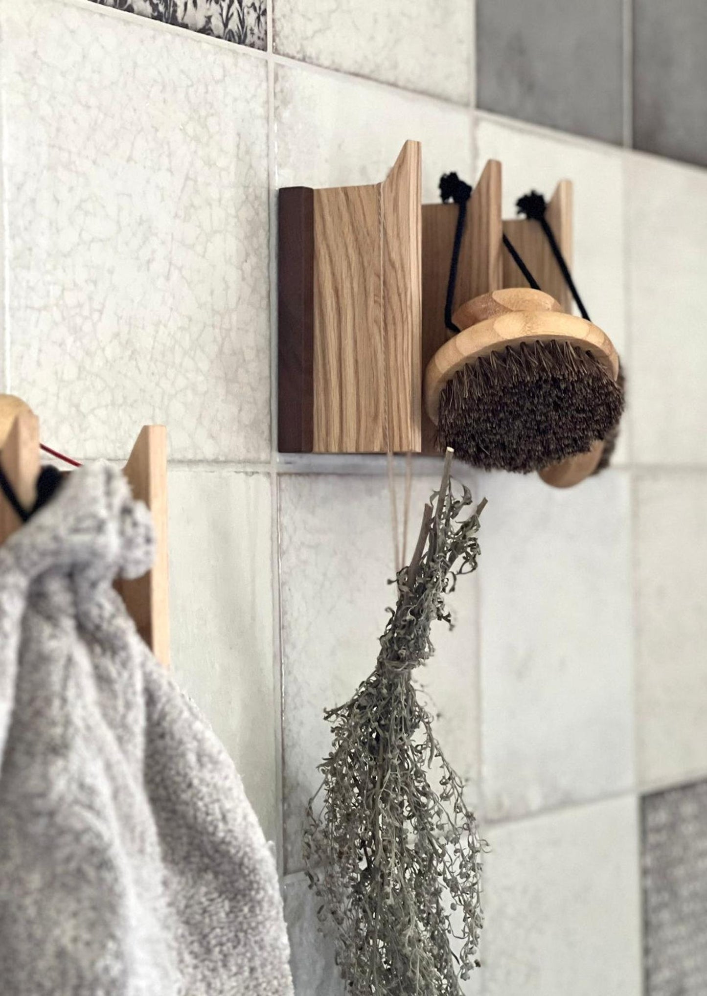 Entrance hall item rack