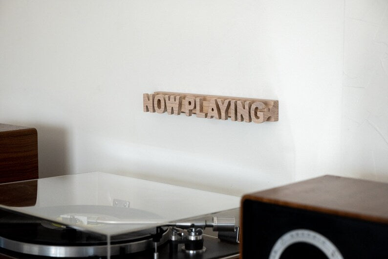Vinyl record display "Now playing"
