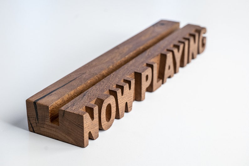 Vinyl record display "Now playing"