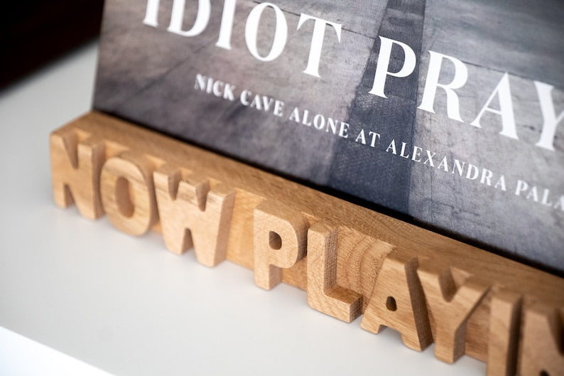 Vinyl record display "Now playing"