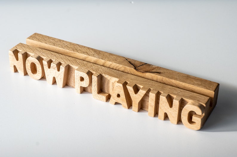 Vinyl record display "Now playing"