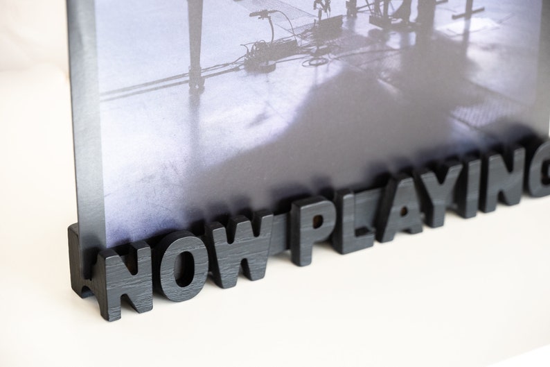 Vinyl record display "Now playing"