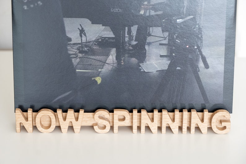 Vinyl record display "Now spinning"