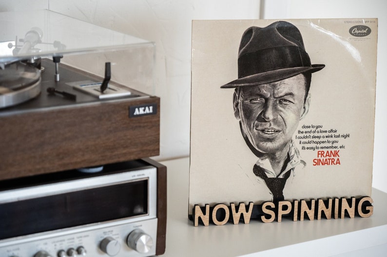 Vinyl record display "Now spinning"