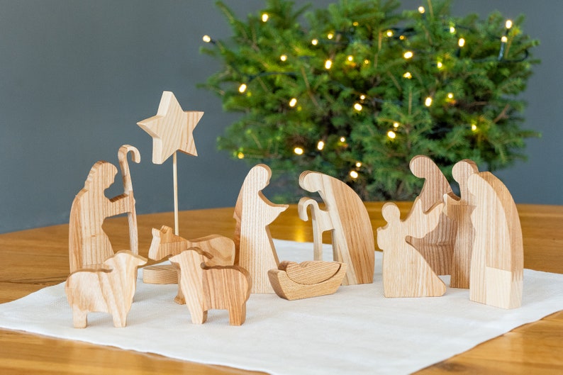 Oak nativity set