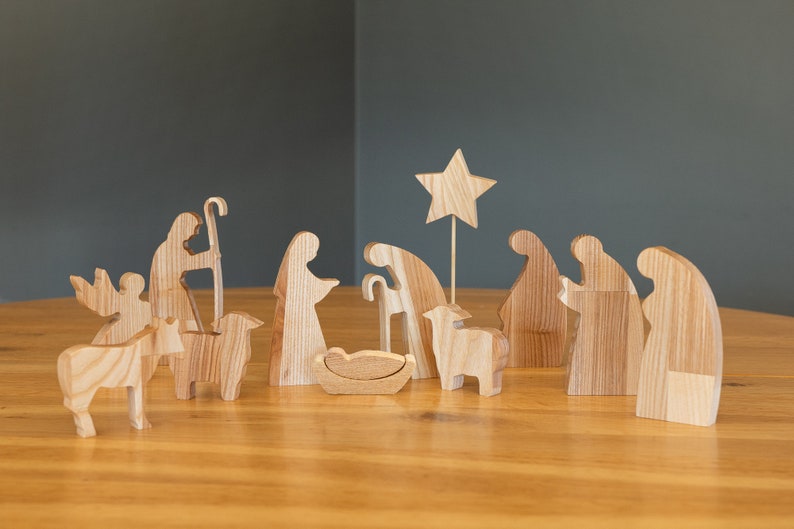 Oak nativity set