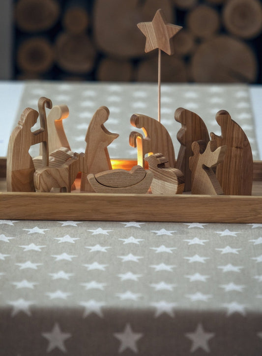 Oak nativity set