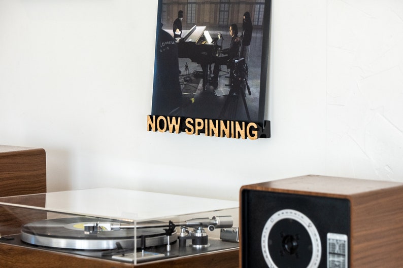 Vinyl record display "Now spinning"