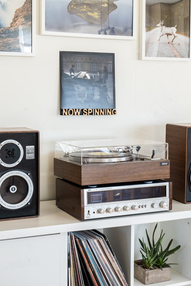 Vinyl record display "Now spinning"