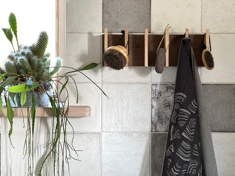 Entrance hall item rack
