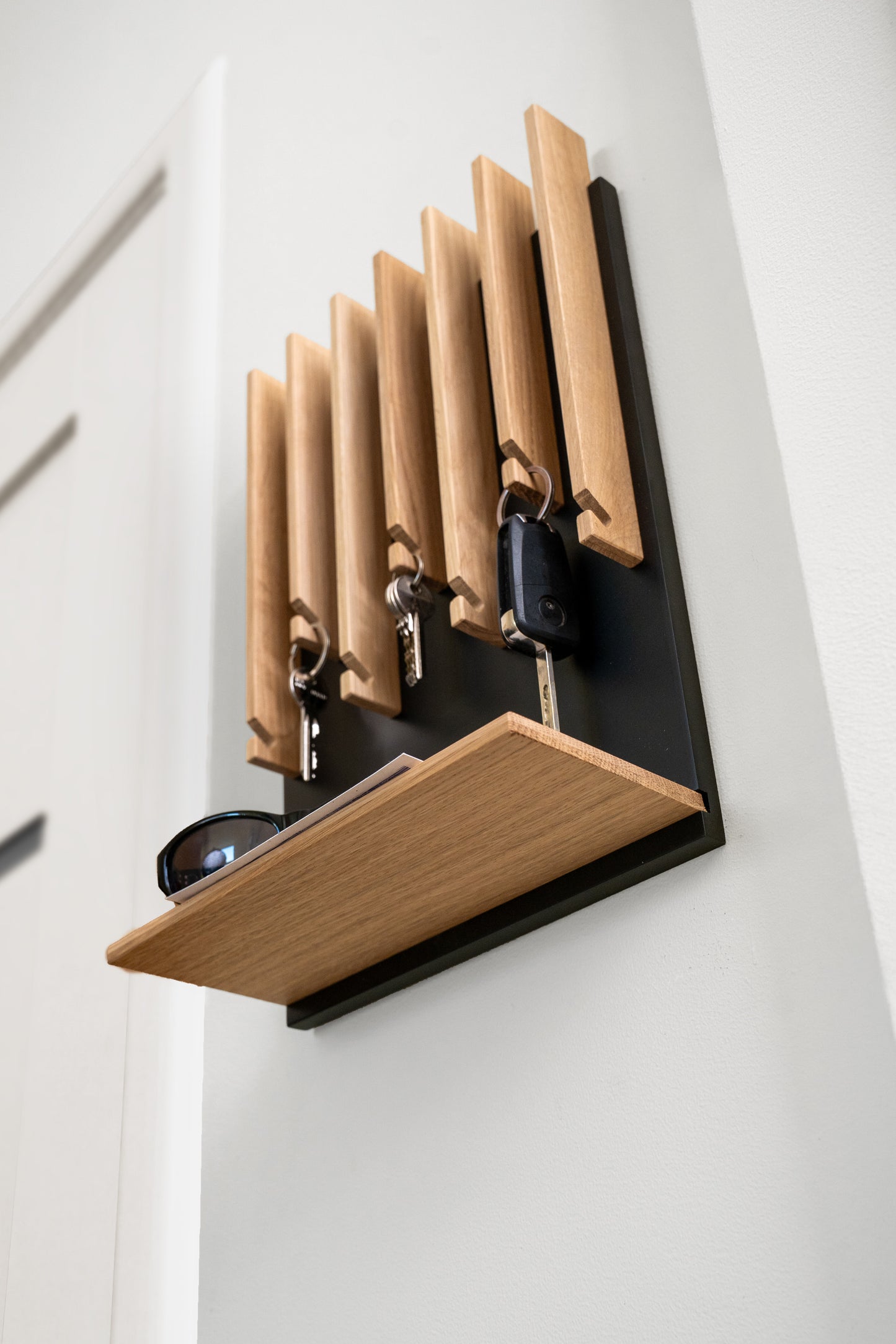 Natural color Oak Modern Entryway Key holder with 1 shelf