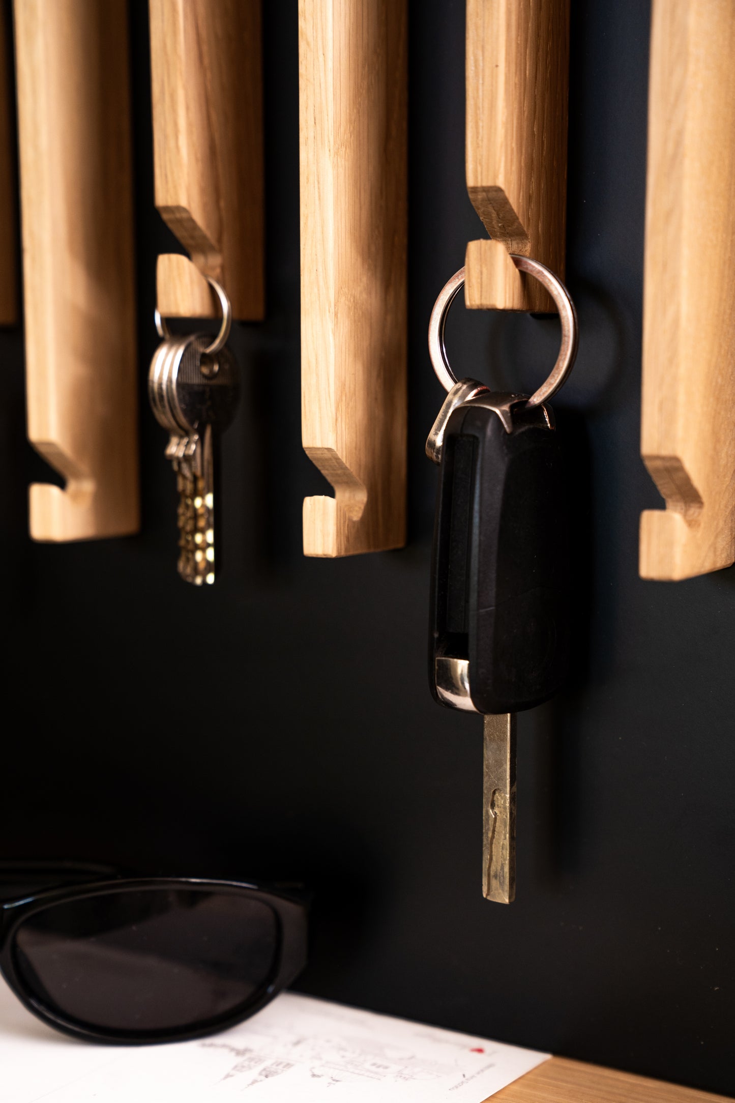 Natural color Oak Modern Entryway Key holder with 1 shelf