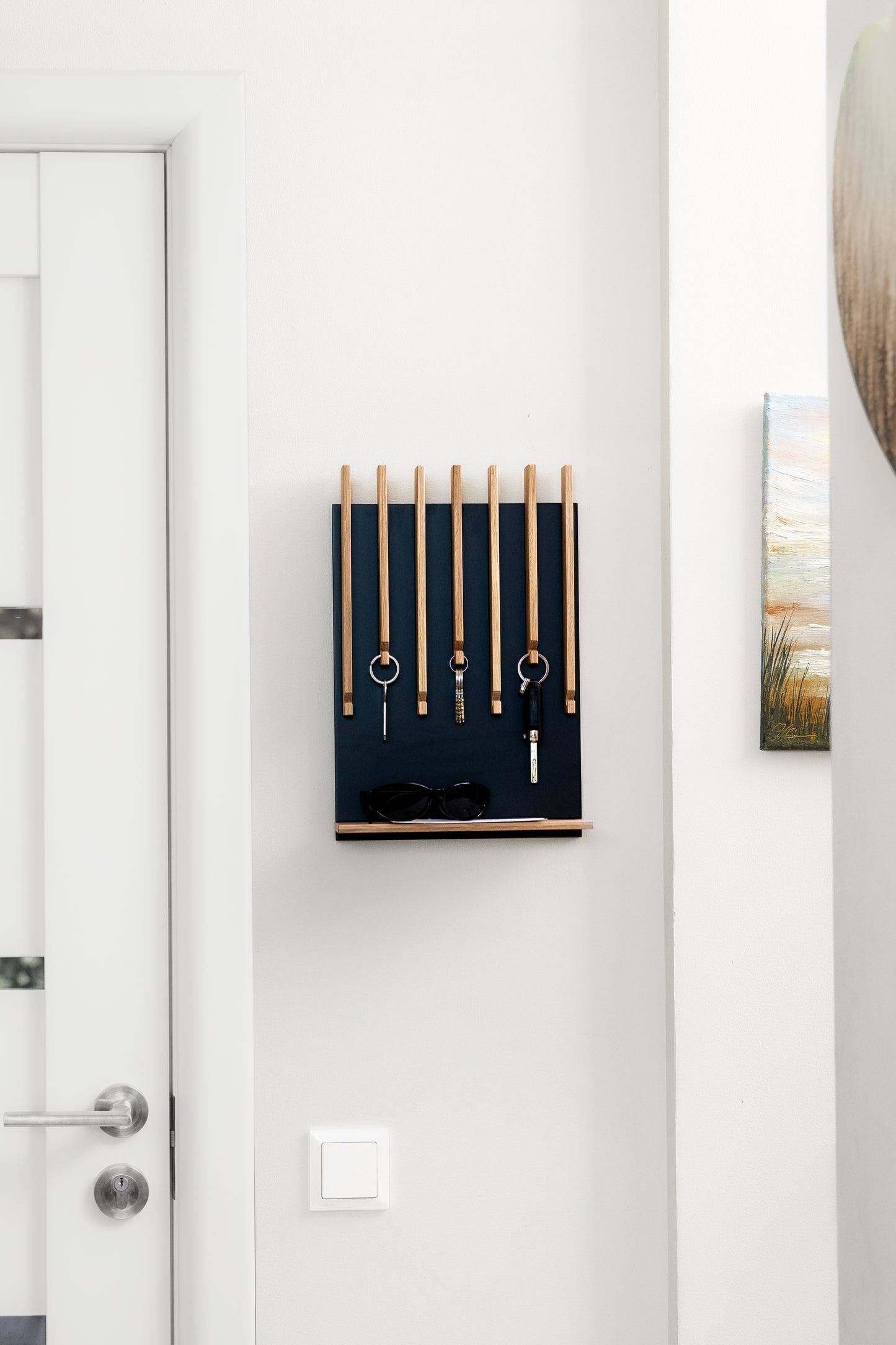 Natural color Oak Modern Entryway Key holder with 1 shelf