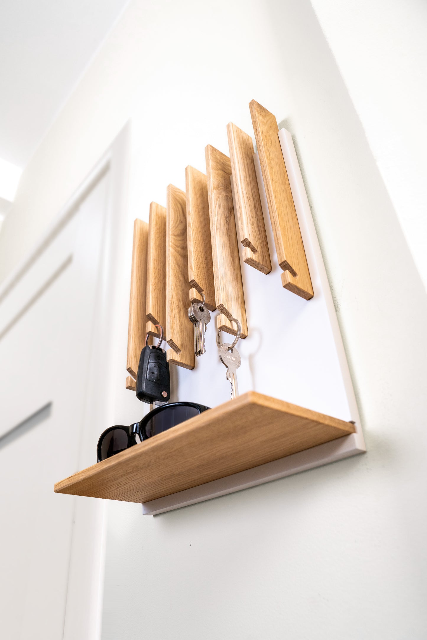 Natural color Oak Modern Entryway Key holder with 1 shelf