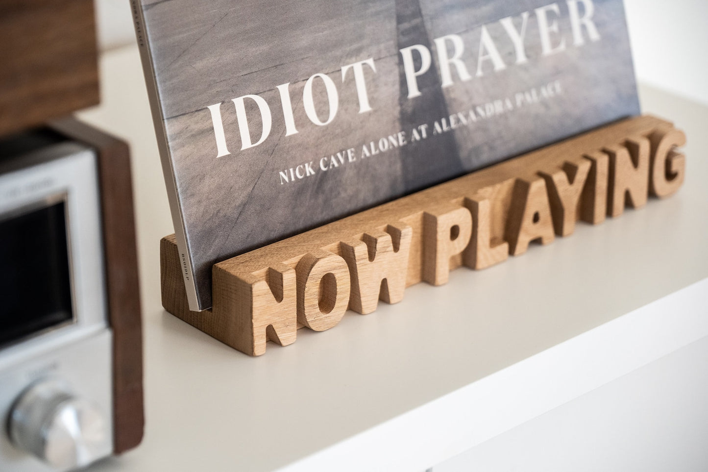 Vinyl record display "Now playing"