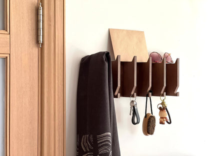 Entrance hall item rack