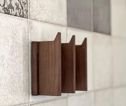 Entrance hall item rack