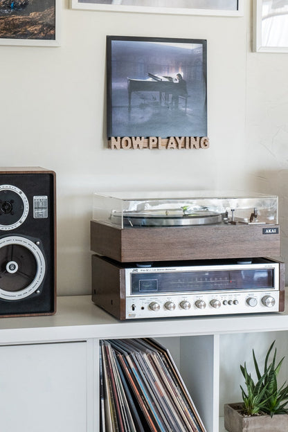 Vinyl record display "Now playing"